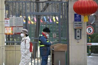 Virus Cina, Burioni: Rischio che arrivi in Italia non è minimo Virus Cina, Burioni: Rischio che arrivi in Italia non è minimo