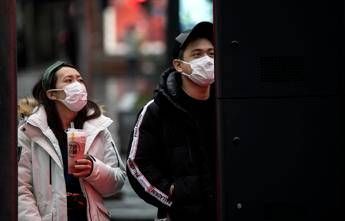 Virus, coppia di cinesi aggredita a Torino Virus, coppia di cinesi aggredita a Torino