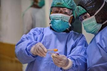 Virus, 20 cittadini cinesi in osservazione allo Spallanzani Virus, 20 cittadini cinesi in osservazione allo Spallanzani