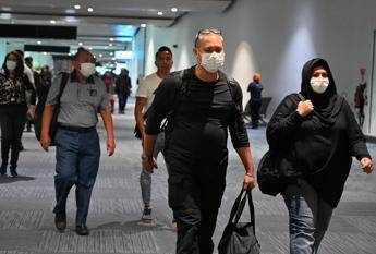 Virus Cina, caccia a 2000 persone in Gb Virus Cina, caccia a 2000 persone in Gb