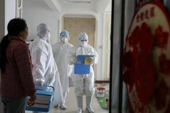 Virus, Oms: Grave minaccia per il mondoLieve miglioramento per coppia cinese Virus, Oms: Grave minaccia per il mondoLieve miglioramento per coppia cinese