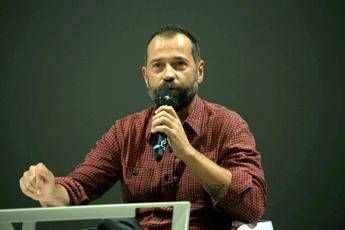 Fabio Volo attacca Salvini: Vai a suonare ai camorristi se hai le palle Fabio Volo attacca Salvini: Vai a suonare ai camorristi se hai le palle