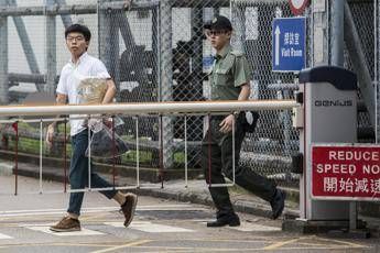 Hong Kong: scarcerato leader rivolta ombrelli Joshua Wong Hong Kong: scarcerato leader rivolta ombrelli Joshua Wong