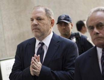 Usa, Harvey Weinstein condannato a 23 anni di carcere Usa, Harvey Weinstein condannato a 23 anni di carcere
