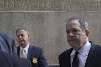 Weinstein libero su cauzione Weinstein libero su cauzione
