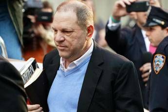 Abusò di 16enne, nuove accuse a Weinstein Abusò di 16enne, nuove accuse a Weinstein