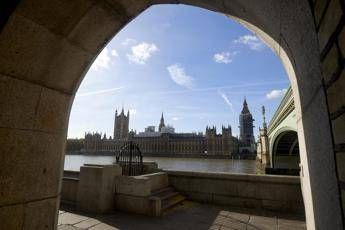 Sesso e ricatti: politici nella bufera a Londra e Parigi Sesso e ricatti: politici nella bufera a Londra e Parigi