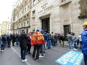 Whirlpool, domani lavoratori in piazza. Gruppo scrive a Patuanelli