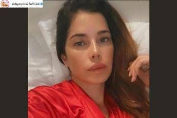 Aida Yespica: Positiva al Covid al rientro dalla Sardegna Aida Yespica: Positiva al Covid al rientro dalla Sardegna