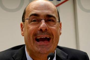 Le 'sardine' invadono anche Modena e il centrosinistra esulta sui social Le 'sardine' invadono anche Modena e il centrosinistra esulta sui social
