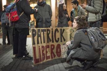 Egitto, genitori Regeni: Zaki sia liberato senza indugio Egitto, genitori Regeni: Zaki sia liberato senza indugio