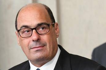 Ora diciamo noi 'prima l'Italia', Zingaretti 'fa verso' a Salvini Ora diciamo noi 'prima l'Italia', Zingaretti 'fa verso' a Salvini