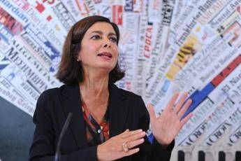 Boldrini attacca Salvini: Sottomesso a Casapound Boldrini attacca Salvini: Sottomesso a Casapound