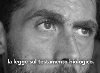 Testamento biologico, DJ Fabo: Rinvio legge scandaloso Testamento biologico, DJ Fabo: Rinvio legge scandaloso