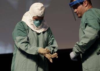 Oms, solo sesso sicuro per chi ha vinto il virus Ebola Oms, solo sesso sicuro per chi ha vinto il virus Ebola