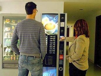 Snack e caffé della 'macchinetta' piacciono sempre di più Snack e caffé della 'macchinetta' piacciono sempre di più