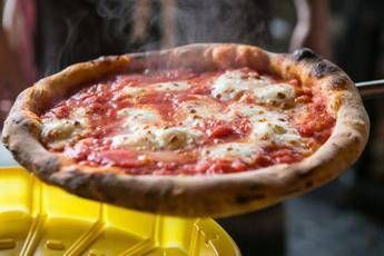 Salvini a De Luca: Si consenta consegna pizze a domicilio in Campania Salvini a De Luca: Si consenta consegna pizze a domicilio in Campania