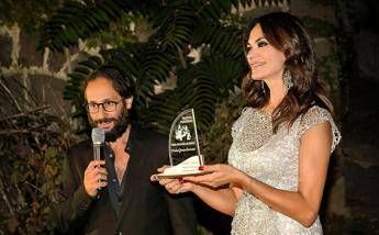 A Vizzini si chiude il Festival Verghiano, premio alla carriera a Maria Grazia Cucinotta A Vizzini si chiude il Festival Verghiano, premio alla carriera a Maria Grazia Cucinotta