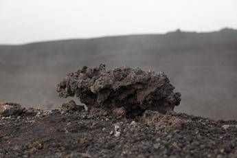 Dai gioielli alle piastre per cucinare, la pietra lavica è l''oro' dell'Etna Dai gioielli alle piastre per cucinare, la pietra lavica è l''oro' dell'Etna