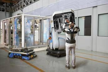 Iuvo sviluppa esoscheletri robotici con Comau e Ossur Iuvo sviluppa esoscheletri robotici con Comau e Ossur
