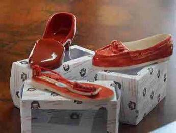 Violenza Su Donne Scarpette Rosse In Ceramica Per Dire No