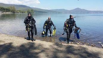 Prodiving a Bracciano, raccolti 22 kg rifiuti su fondale Prodiving a Bracciano, raccolti 22 kg rifiuti su fondale