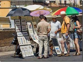 Tra souvenir e hotel, sempre più turisti stranieri pagano con carta Tra souvenir e hotel, sempre più turisti stranieri pagano con carta
