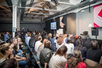 Joe Gebbia (Airbnb) ai giovani dello Ied: Siate dei problem solver Joe Gebbia (Airbnb) ai giovani dello Ied: Siate dei problem solver