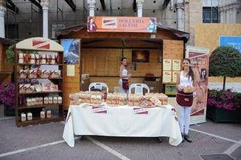 Dall'Etna al Gran Sasso, cultura arte e gastronomia in mostra Dall'Etna al Gran Sasso, cultura arte e gastronomia in mostra
