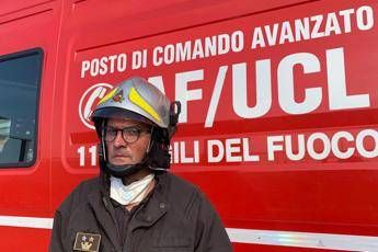 Ancona, vigile fuoco: Grosse difficoltà per estensione area Ancona, vigile fuoco: Grosse difficoltà per estensione area