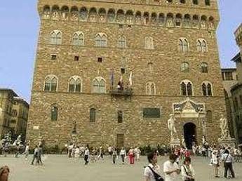 Firenze, donna uccisa da un ramo: il sindaco convoca una giunta straordinaria Firenze, donna uccisa da un ramo: il sindaco convoca una giunta straordinaria