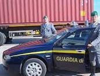 Droga, tir con 67,4 kg di marijuana nel porto di Ancona: arrestato l’autista Droga, tir con 67,4 kg di marijuana nel porto di Ancona: arrestato l’autista