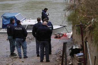 Roma, recuperato cadavere nel Tevere Roma, recuperato cadavere nel Tevere