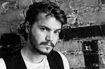L'attore Emile Hirsch arrestato con accusa di aggressione a una donna L'attore Emile Hirsch arrestato con accusa di aggressione a una donna