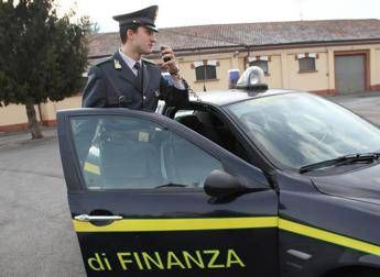 Falsi ciechi in bicicletta, Gdf scopre frode per oltre 300mila euro Falsi ciechi in bicicletta, Gdf scopre frode per oltre 300mila euro