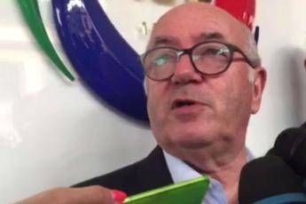 Calcio, Tavecchio: Italia domani a Bari prima nel mondo a sperimentare VAR /Video Calcio, Tavecchio: Italia domani a Bari prima nel mondo a sperimentare VAR /Video