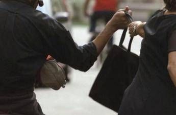 Scippavano donne nel centro di Gela, arrestati fidanzatini minorenni Scippavano donne nel centro di Gela, arrestati fidanzatini minorenni