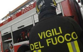 Roma, appicca incendio in casa e fugge in strada: denunciato Roma, appicca incendio in casa e fugge in strada: denunciato