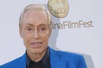 Balestra: Non tutte le studentesse possono permettersi la minigonna Balestra: Non tutte le studentesse possono permettersi la minigonna