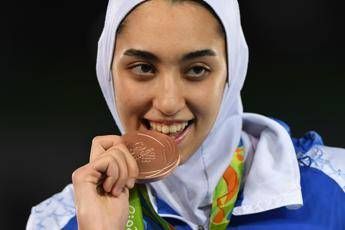 Rio 2016, prima medaglia 'rosa' per l'Iran: Kimia Alizadeh è bronzo nel taekwondo Rio 2016, prima medaglia 'rosa' per l'Iran: Kimia Alizadeh è bronzo nel taekwondo