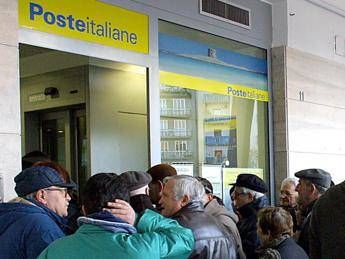 Code e caos, è il lunedì nero delle tasse. Consumatori all’attacco: “Troppe scadenze” Code e caos, è il lunedì nero delle tasse. Consumatori all’attacco: “Troppe scadenze”