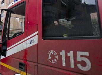 Roma, mezzo Ama va a fuoco: nessun ferito Roma, mezzo Ama va a fuoco: nessun ferito
