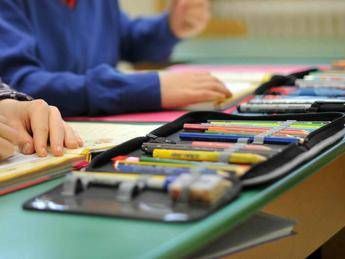 Scuola, stangata in arrivo per le famiglie: tra libri, zaini e quaderni spesa di 840 euro a studente Scuola, stangata in arrivo per le famiglie: tra libri, zaini e quaderni spesa di 840 euro a studente