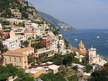 Il Comune di Positano abolisce la Tasi. Il sindaco: La casa è un bene sacro Il Comune di Positano abolisce la Tasi. Il sindaco: La casa è un bene sacro