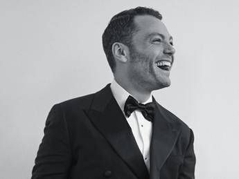 Tiziano Ferro subito in vetta su iTunes con il singolo 'Senza scappare mai più' che anticipa il 'The Best' Tiziano Ferro subito in vetta su iTunes con il singolo 'Senza scappare mai più' che anticipa il 'The Best'