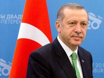 Turchia: Erdogan, uguaglianza tra uomini e donne è contro natura Turchia: Erdogan, uguaglianza tra uomini e donne è contro natura