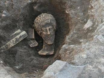 Trovata a Orvieto la testa del Dio degli Etruschi Trovata a Orvieto la testa del Dio degli Etruschi
