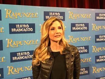 In 'Rapunzel' Lorella Cuccarini si scopre un po' perfida /Foto In 'Rapunzel' Lorella Cuccarini si scopre un po' perfida /Foto