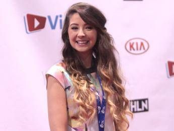 La blogger Zoella ammette: Il mio libro dei record scritto da un altro La blogger Zoella ammette: Il mio libro dei record scritto da un altro
