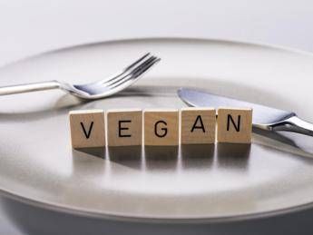 Alimentazione, contro i calcoli ai reni promossa la dieta vegetariana, un po' meno quella vegana Alimentazione, contro i calcoli ai reni promossa la dieta vegetariana, un po' meno quella vegana